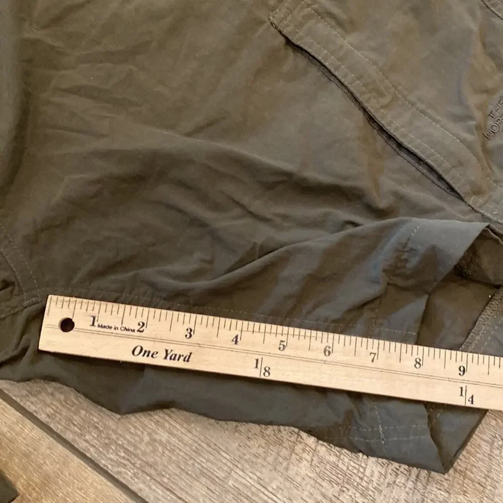 THE NORTH FACE Outdoor Hiking Cargo Shorts Dark Green  XL